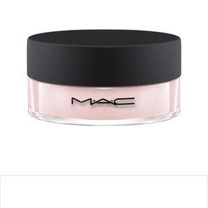 Iridescent Podwer Loose in Silvery Pink color